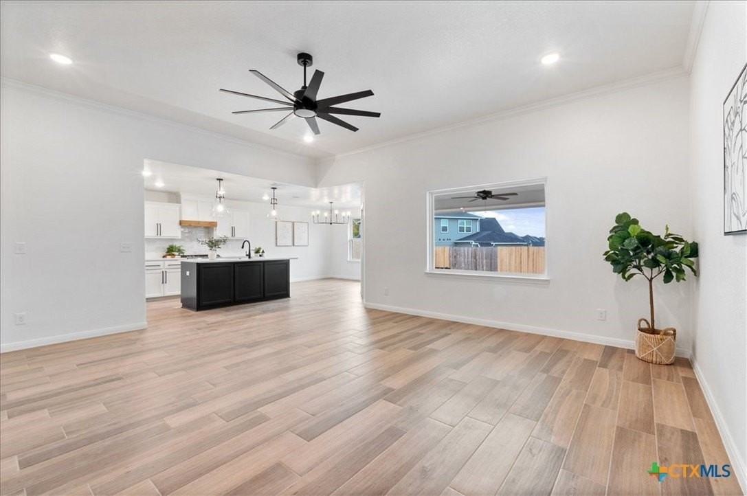 6019 Catania Drive - Photo 5 of 33