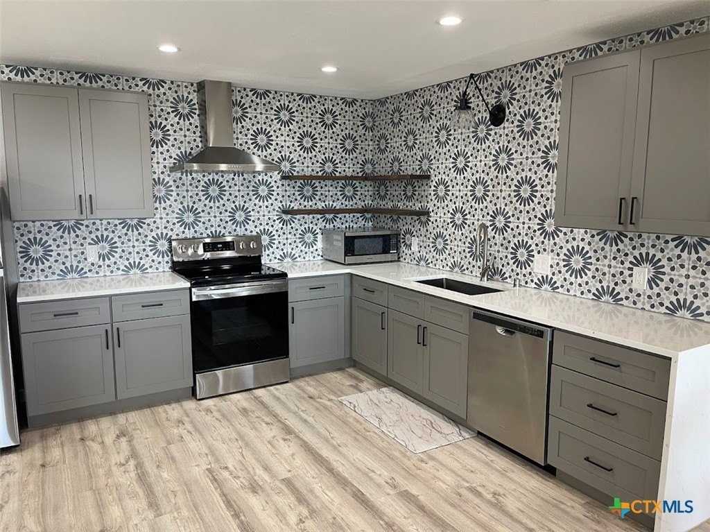 744 Ledge Path - Photo 3 of 34