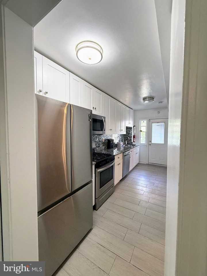 1714 E Street Northeast - Photo 3 of 30