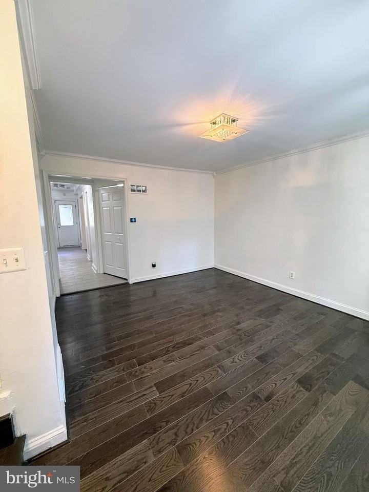 1714 E Street Northeast - Photo 5 of 30