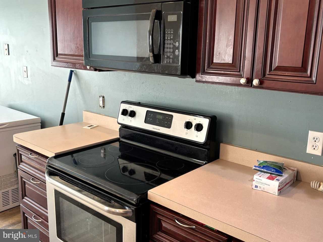 25450 Honeysuckle Dr - Photo 6 of 21