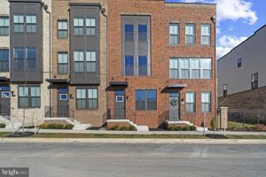 featured image of 734 Watts Street