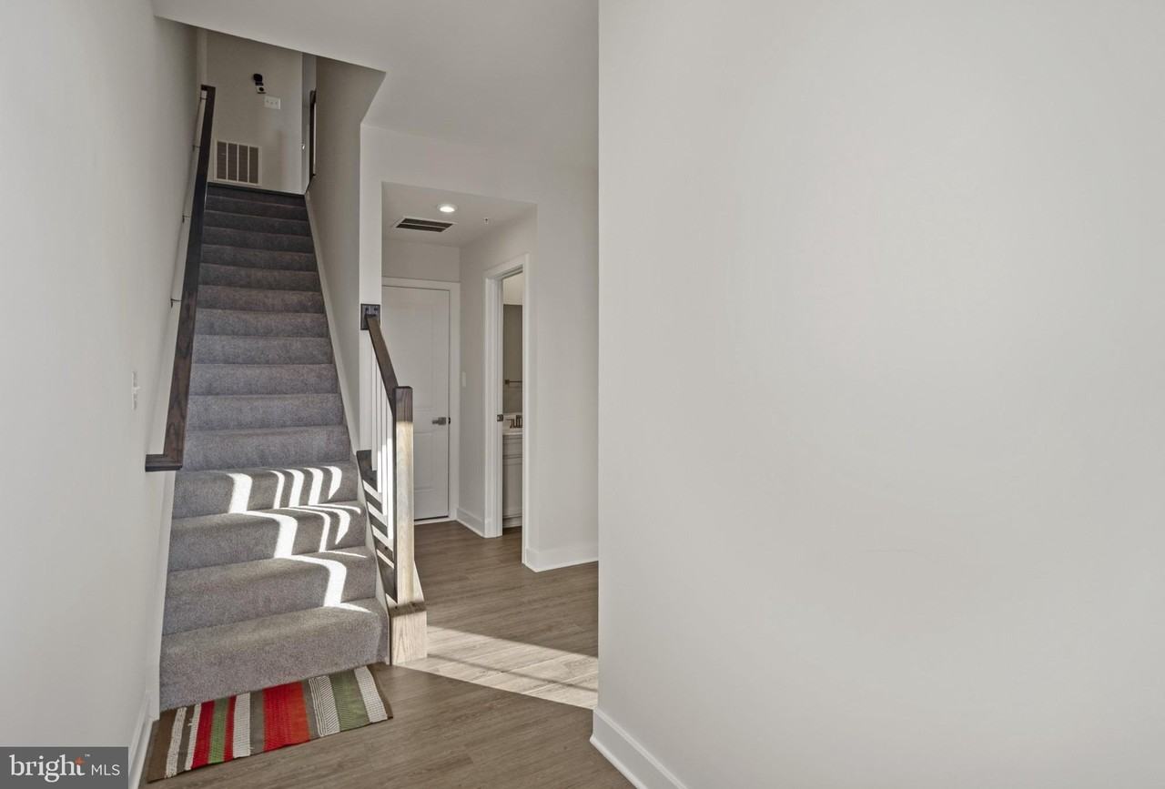 734 Watts St - Photo 3 of 25