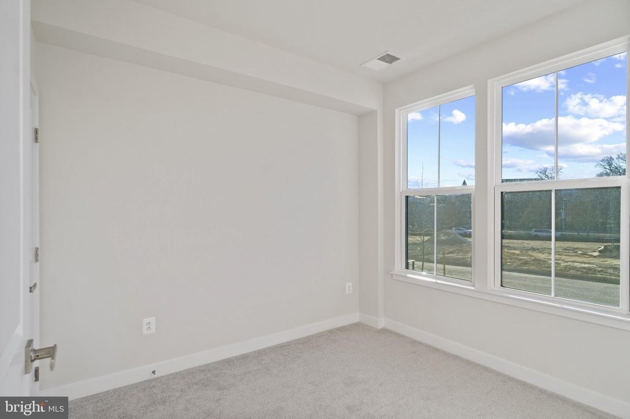 734 Watts St - Photo 4 of 25