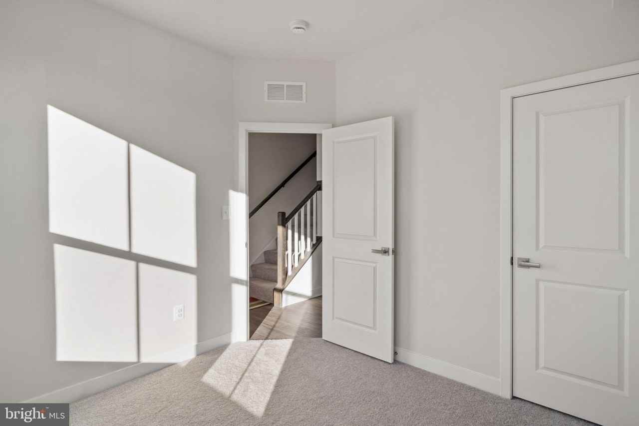 734 Watts St - Photo 5 of 25