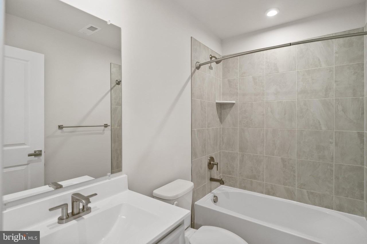 734 Watts St - Photo 6 of 25