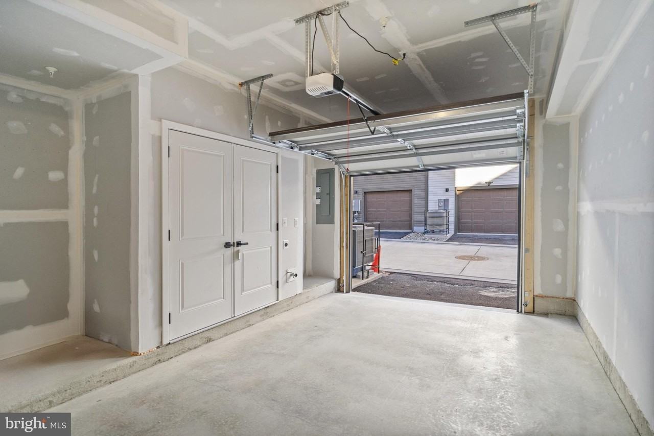 734 Watts St - Photo 7 of 25