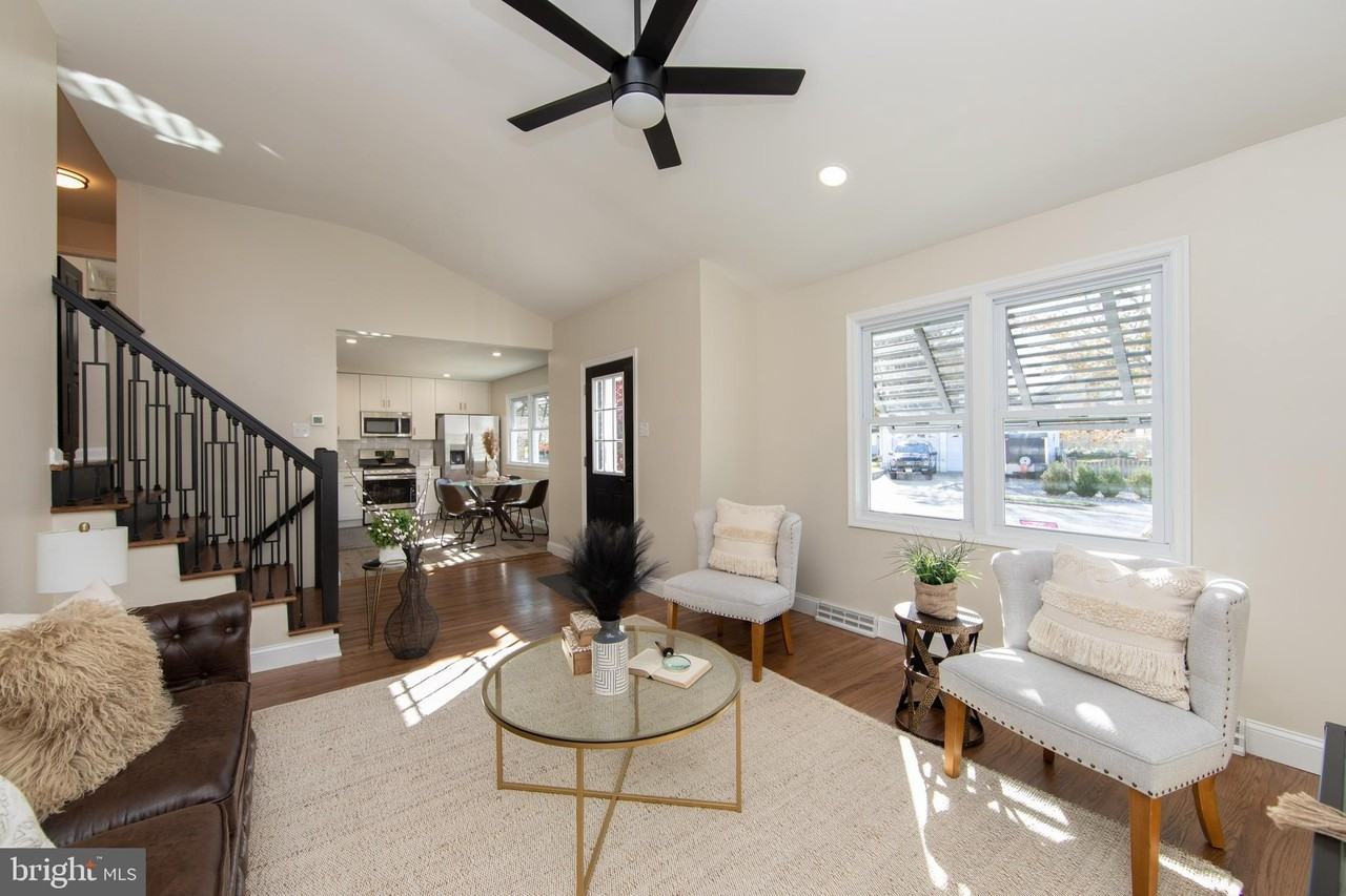 405 East Melrose Avenue - Photo 5 of 34