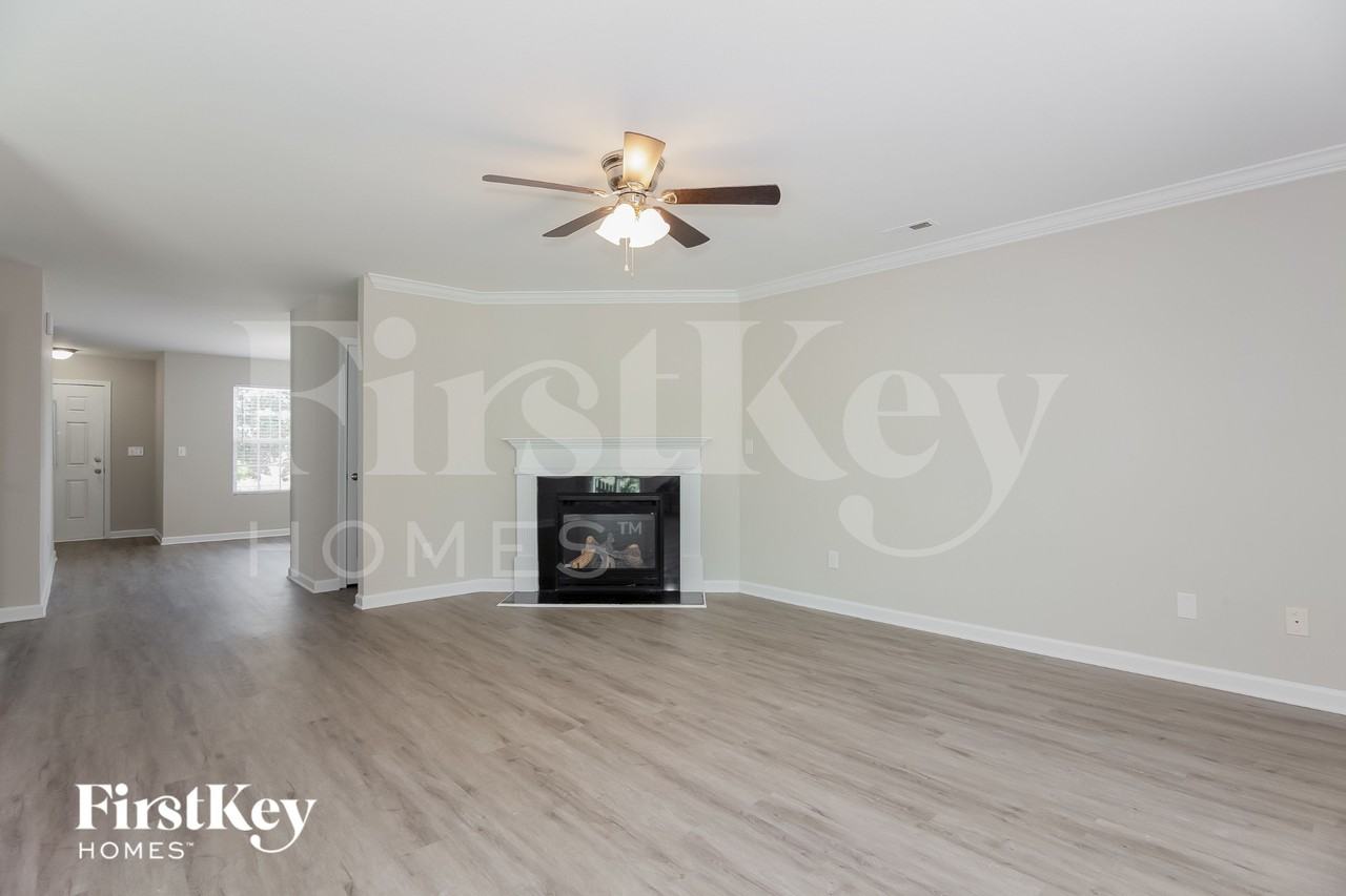 9838 Bayview Pkwy - Photo 3 of 15