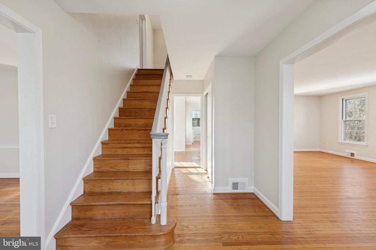 1012 Morris Ave - Photo 6 of 26