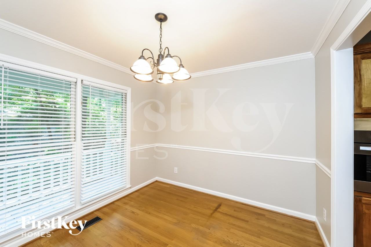 6713 Thornwood Ct - Photo 4 of 15