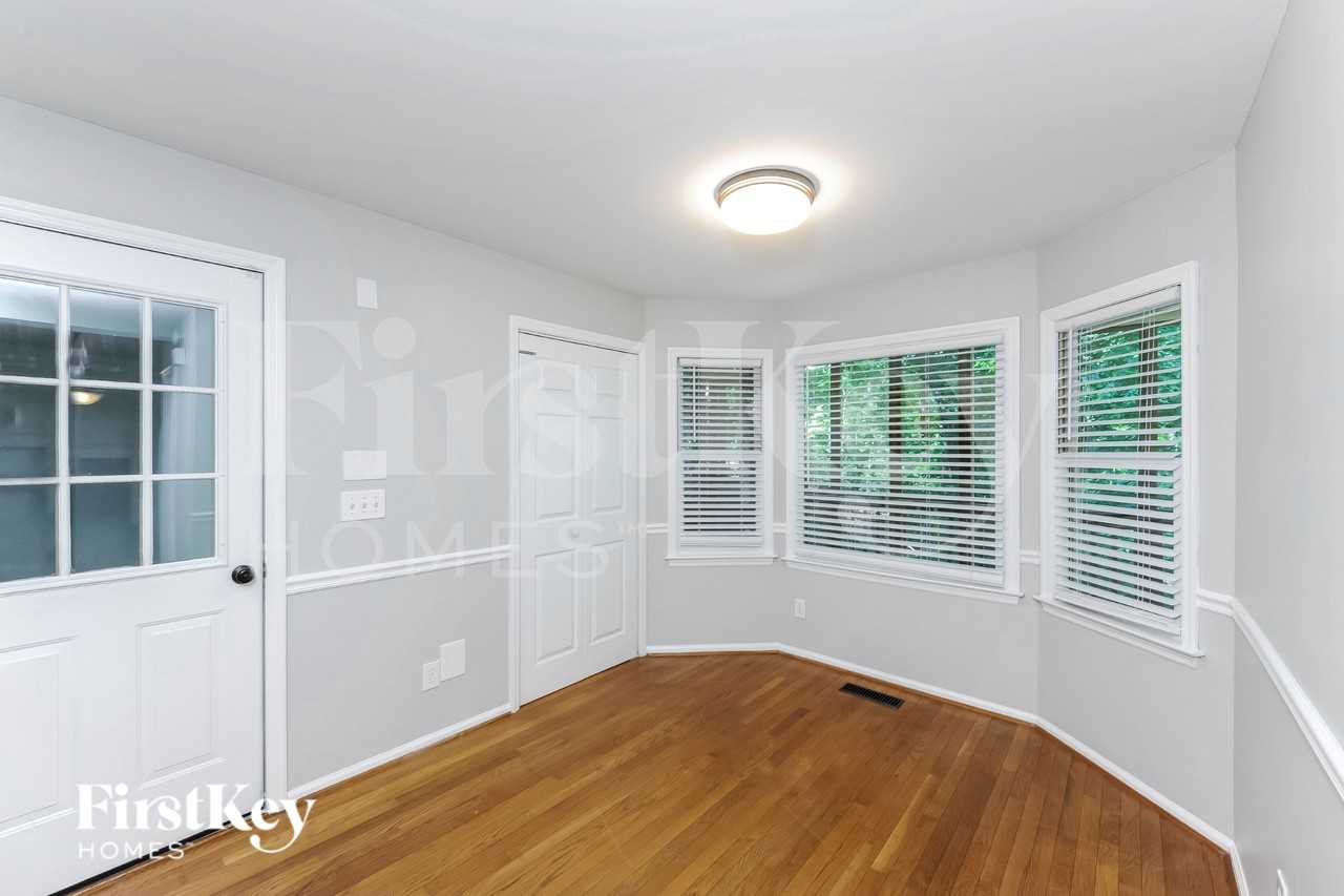 6713 Thornwood Ct - Photo 5 of 15