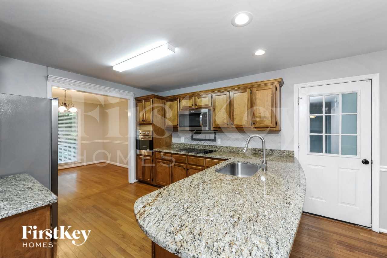 6713 Thornwood Ct - Photo 6 of 15