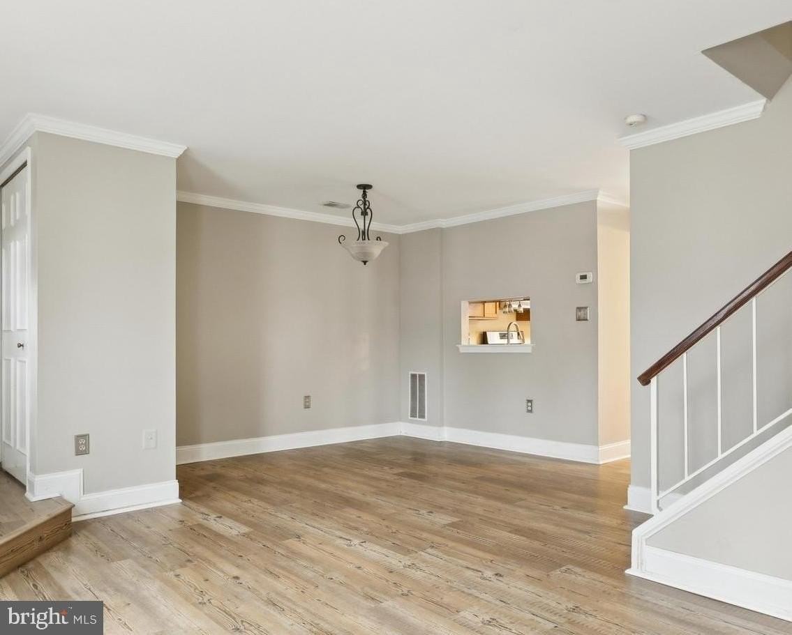 7420 Houndsbury Ct - Photo 5 of 33