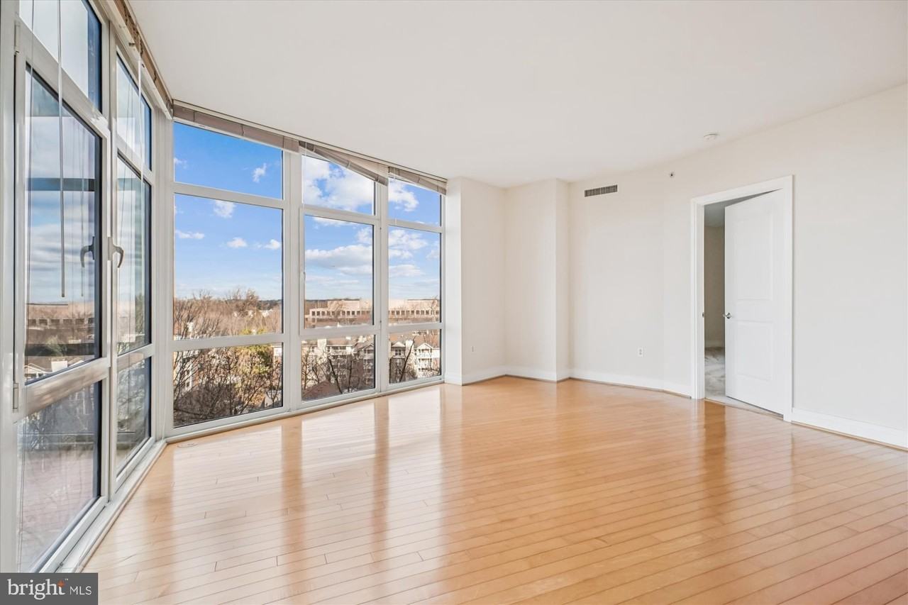 8220 Crestwood Heights Dr Apt 617 #617 - Photo 4 of 27