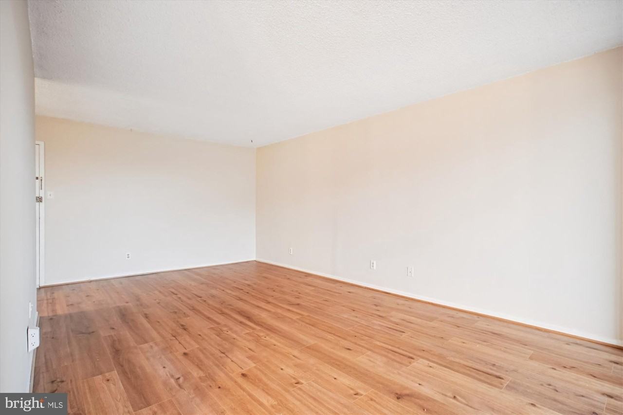 2300 Pimmit Dr Apt 1012 #1012 - Photo 7 of 34