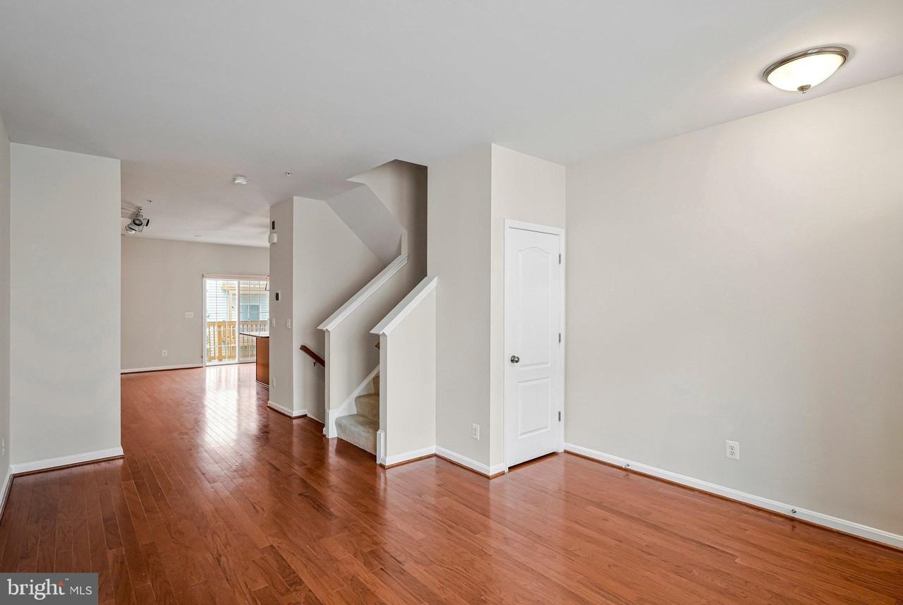 24667 Byrne Meadow Square - Photo 6 of 25