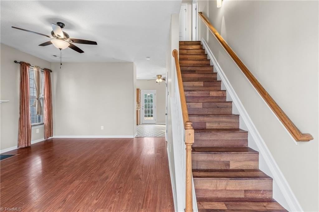 1434 Waverly St - Photo 3 of 32