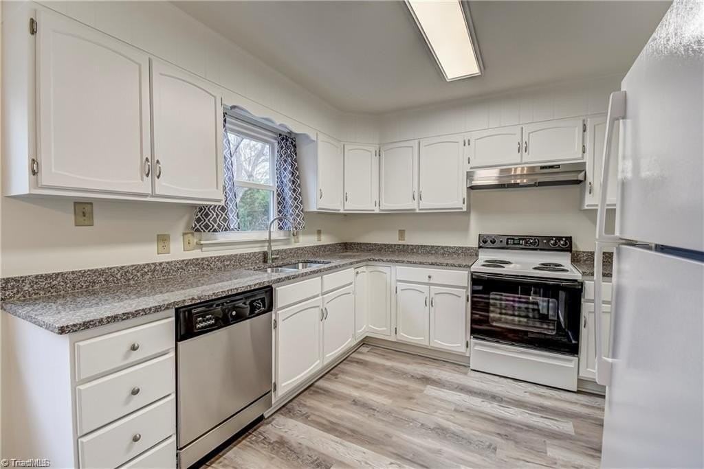 115 S Mendenhall St #D - Photo 6 of 20