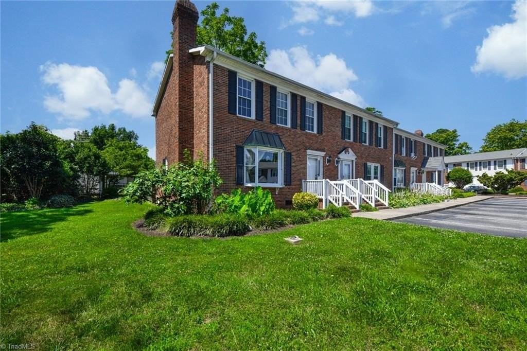 307 College Rd - Photo 3 of 12