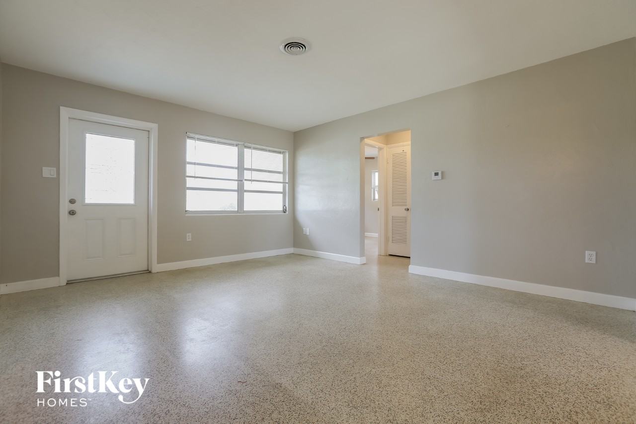 75 Lakeview Ln - Photo 2 of 15