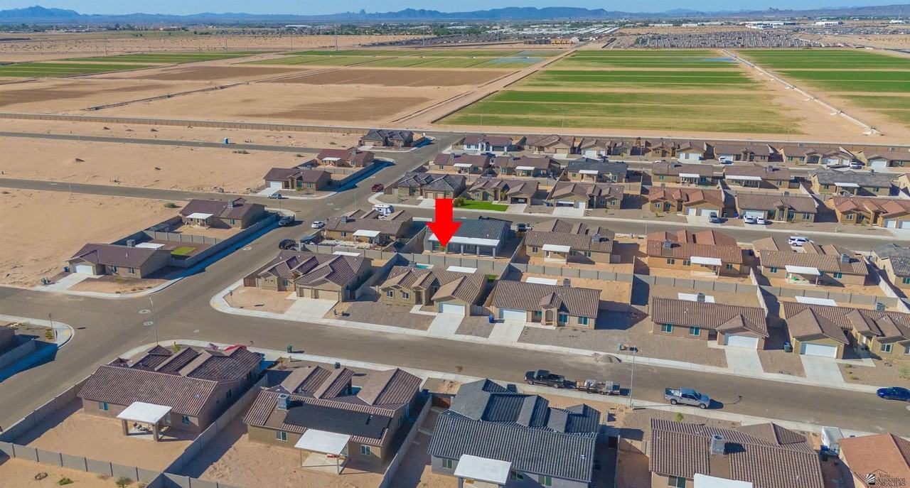 7272 45th Street - Photo 4 of 37