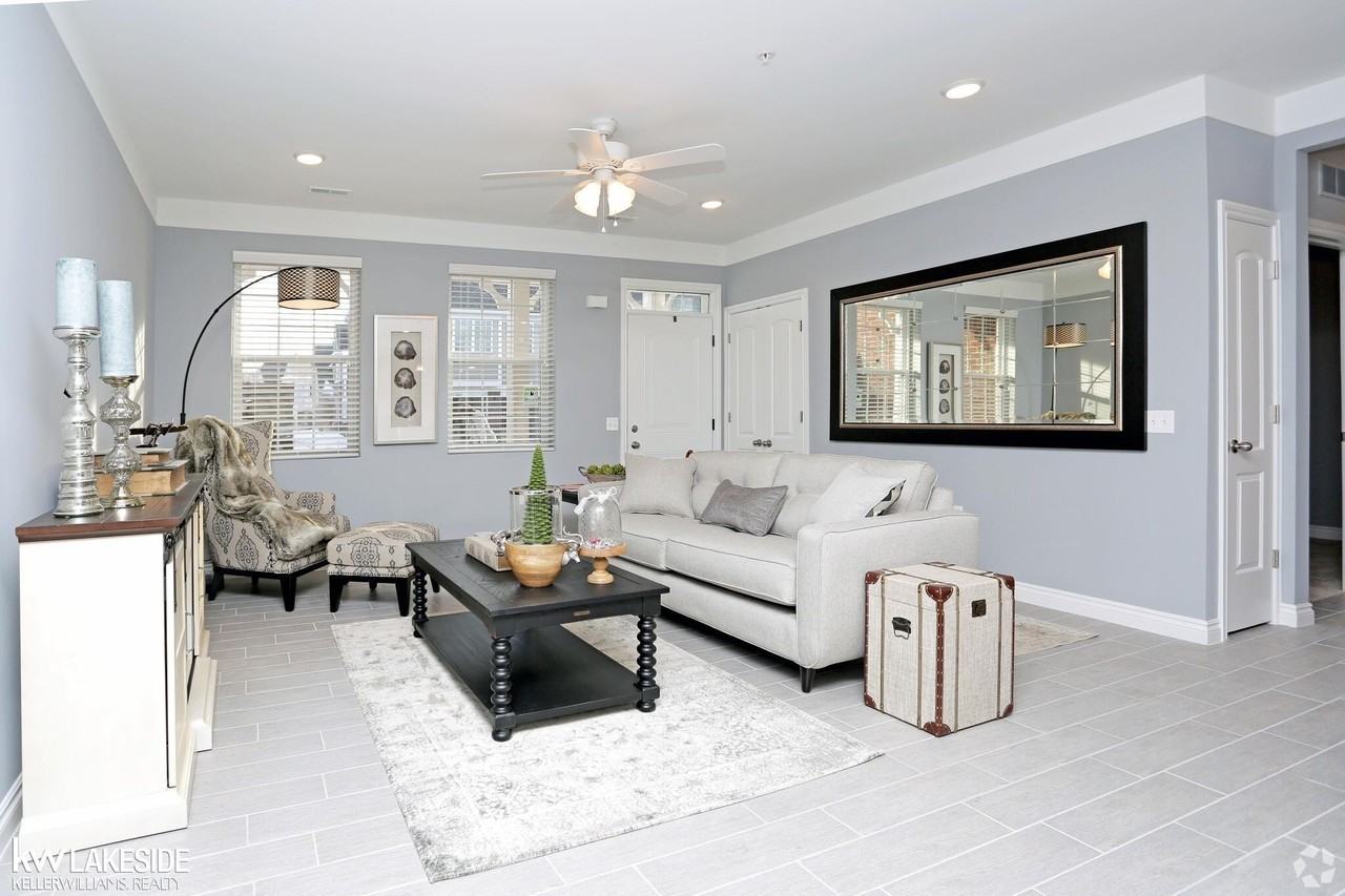 8249 West Annsbury Circle - Photo 4 of 12