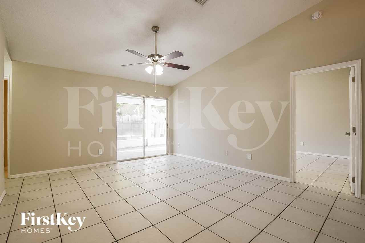 10524 Cherry Oak Cir - Photo 2 of 18