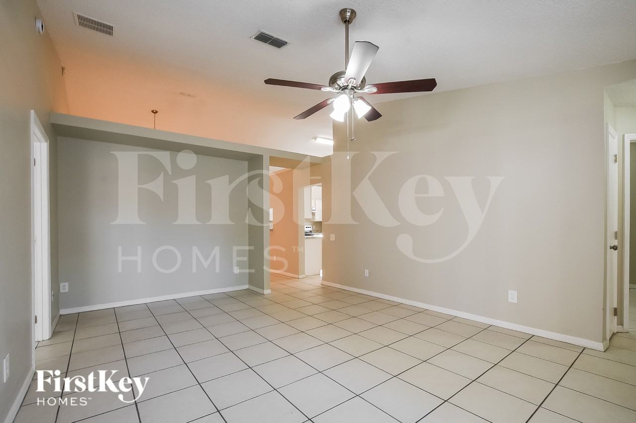 10524 Cherry Oak Cir - Photo 3 of 18