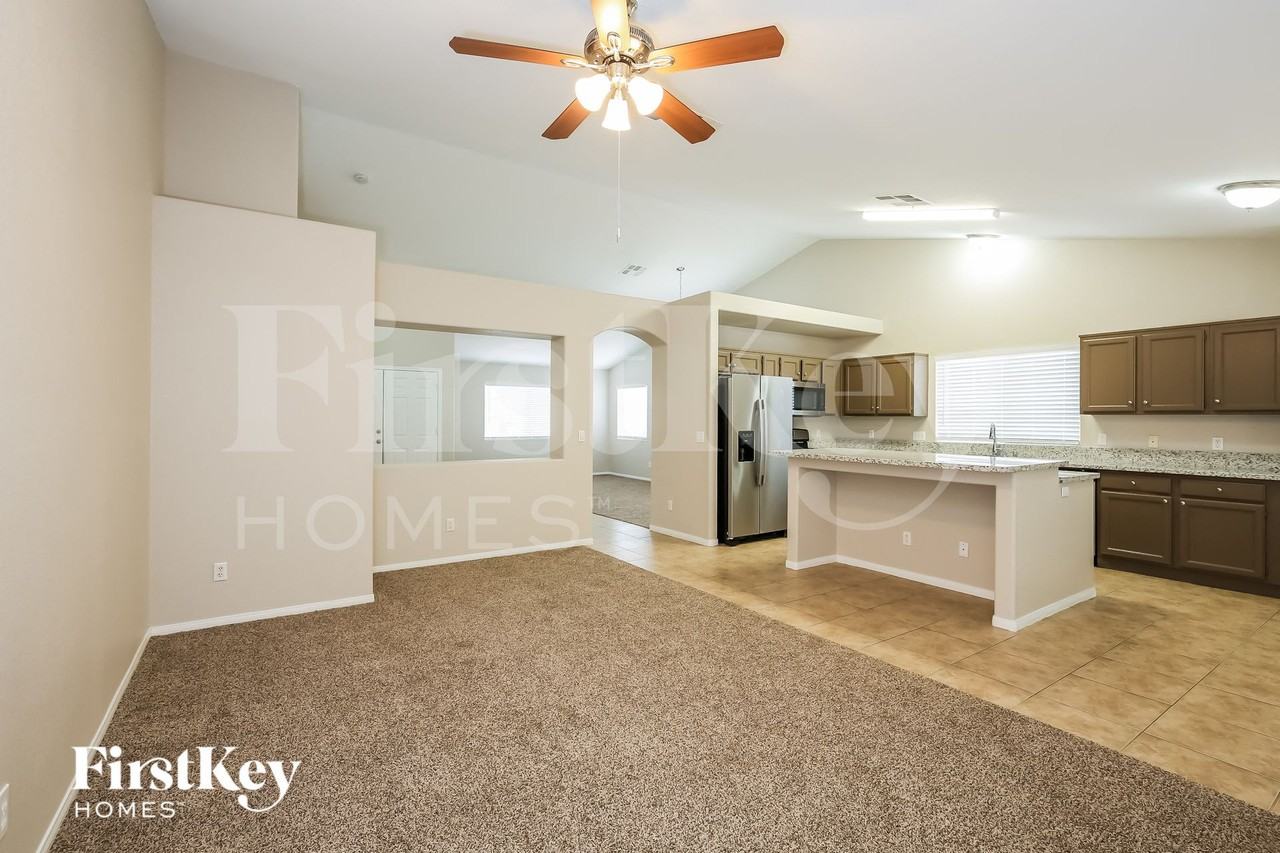 3717 Gramercy Avenue - Photo 5 of 15