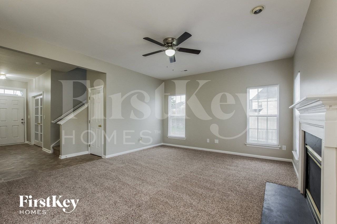 109 Barrington Drive - Photo 3 of 15