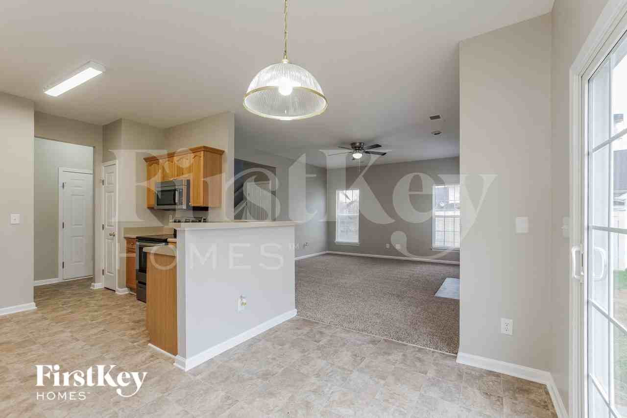 109 Barrington Drive - Photo 4 of 15