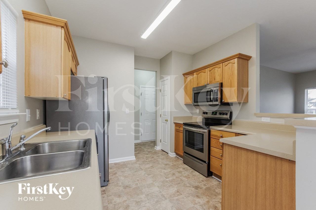 109 Barrington Drive - Photo 7 of 15