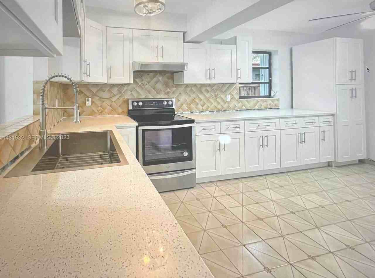 Northeast 16th Terrace - Photo 3 of 12