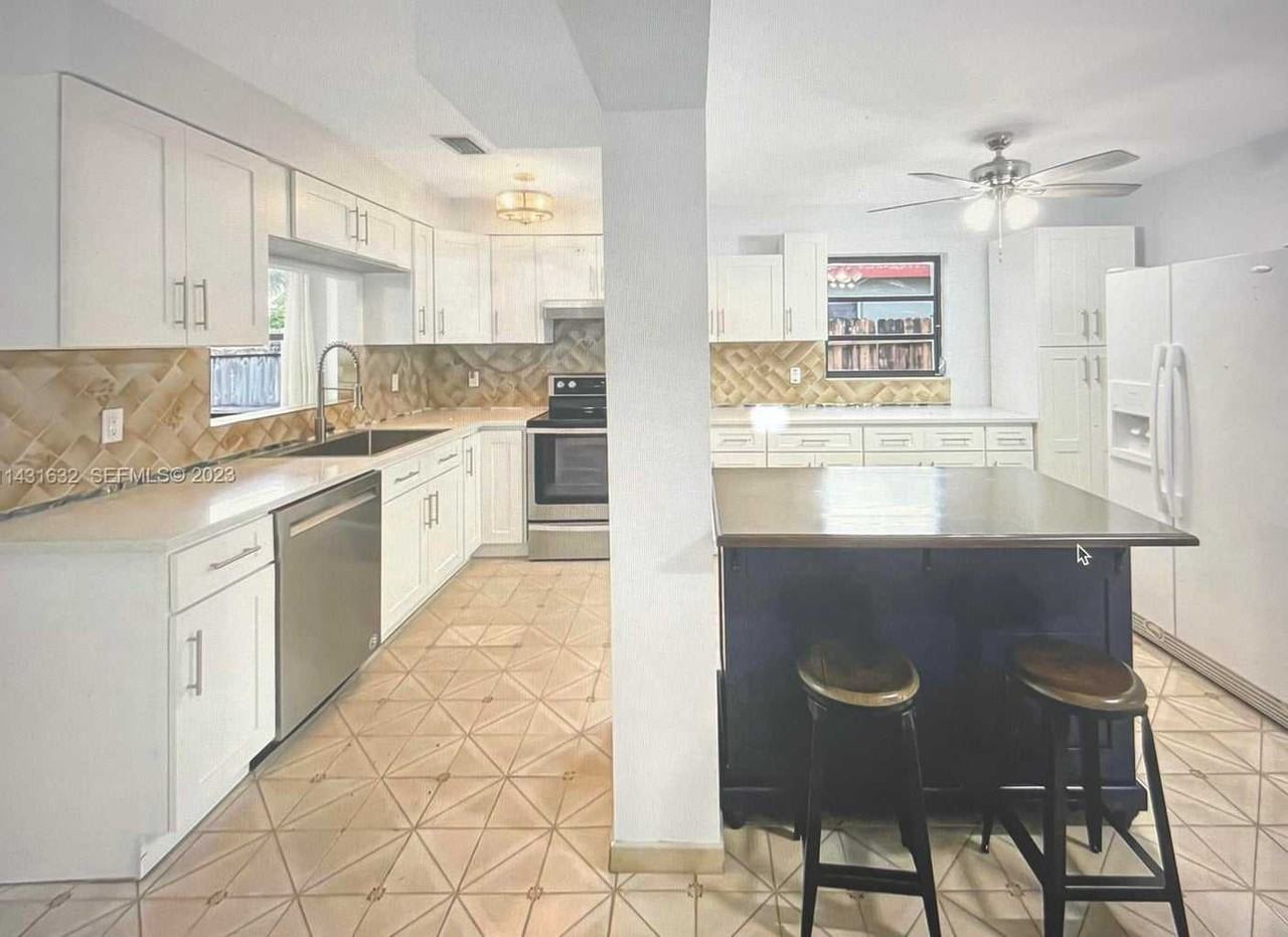 Northeast 16th Terrace - Photo 4 of 12