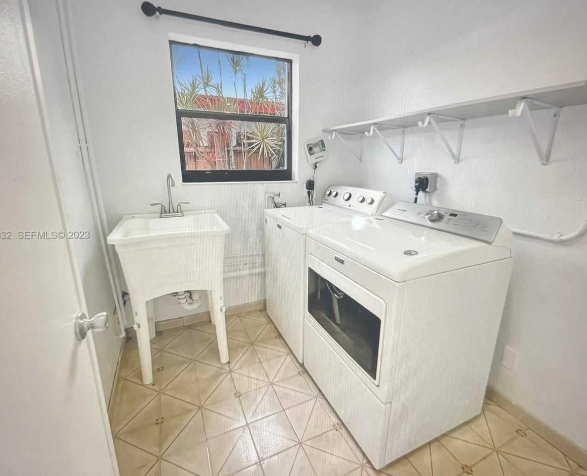 Northeast 16th Terrace - Photo 6 of 12