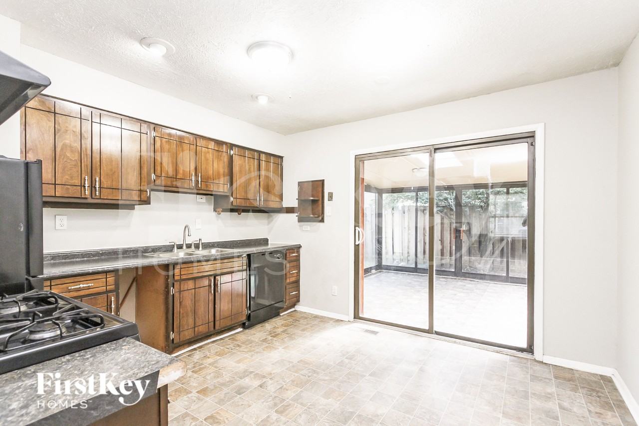 4836 N Kitley Ave - Photo 4 of 15