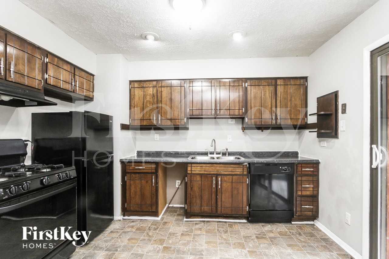 4836 N Kitley Ave - Photo 5 of 15