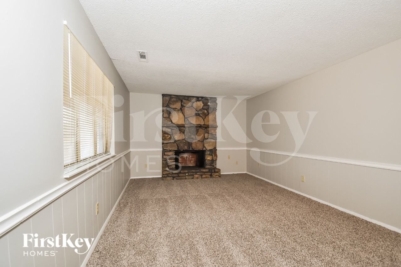 2818 Ravenwood Drive - Photo 5 of 19