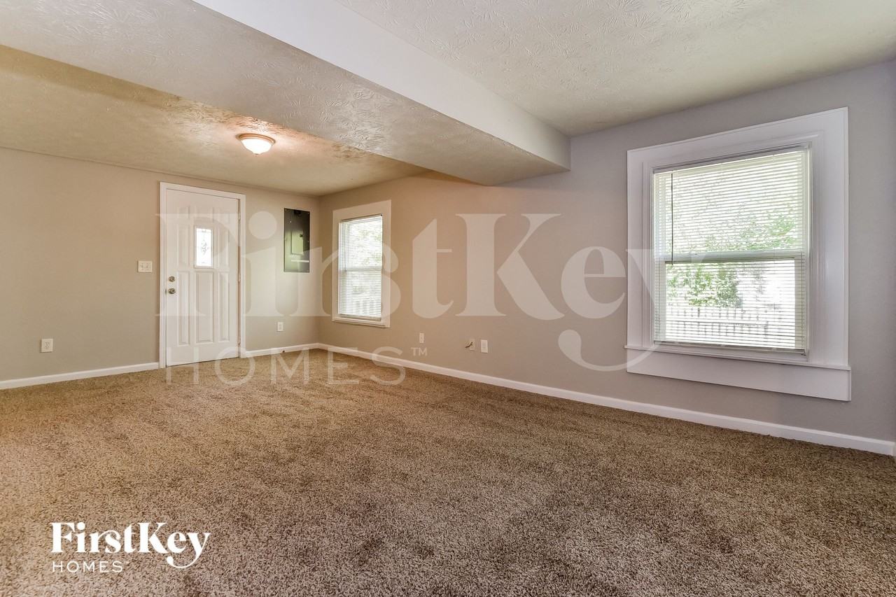 2229 W 58th St - Photo 3 of 15