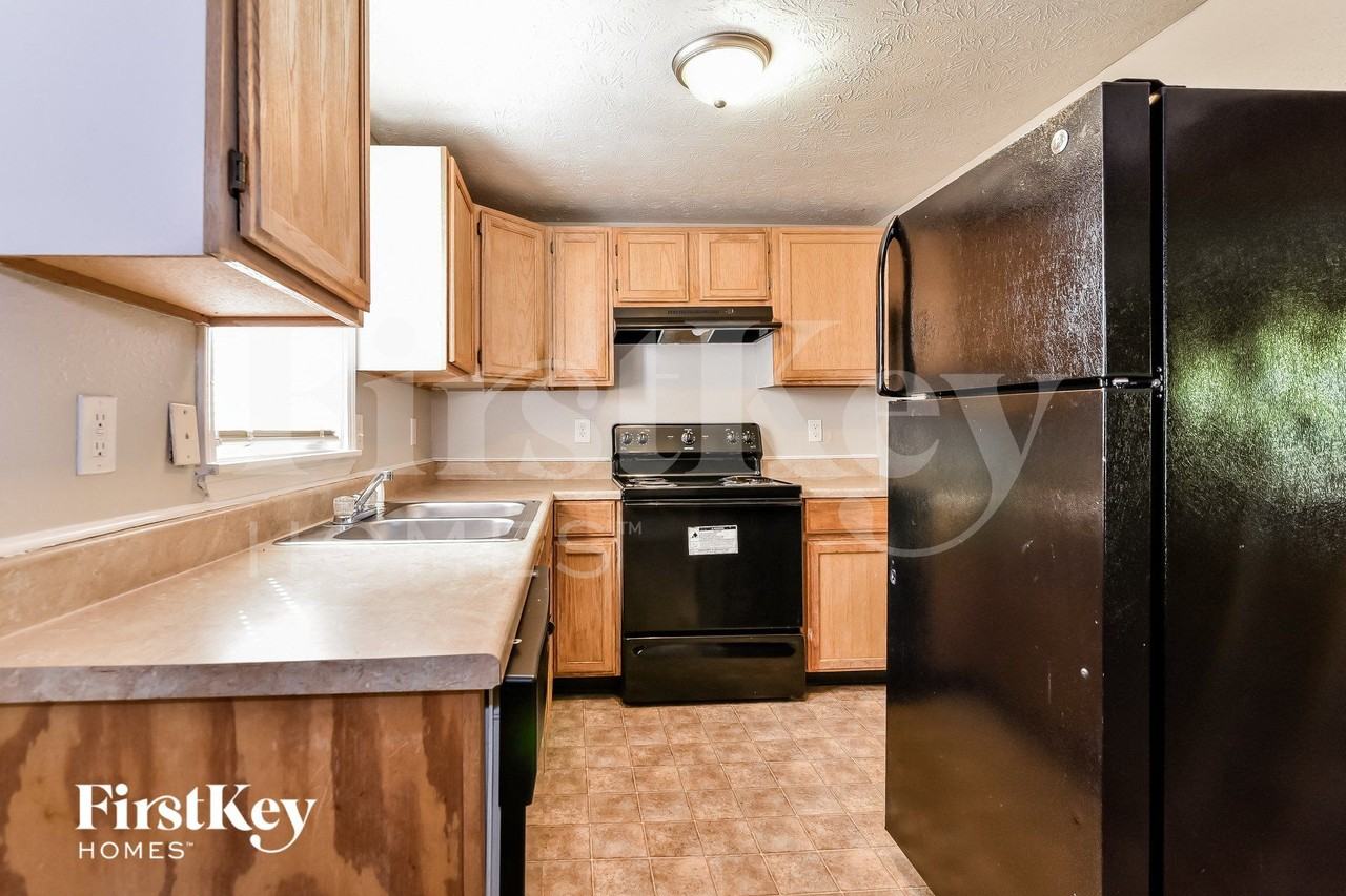 2229 W 58th St - Photo 6 of 15