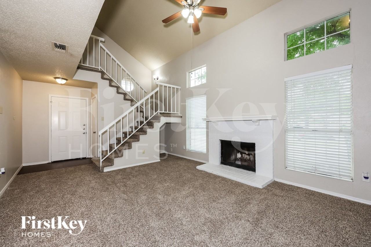 208 Spanish Moss Drive - Photo 2 of 16