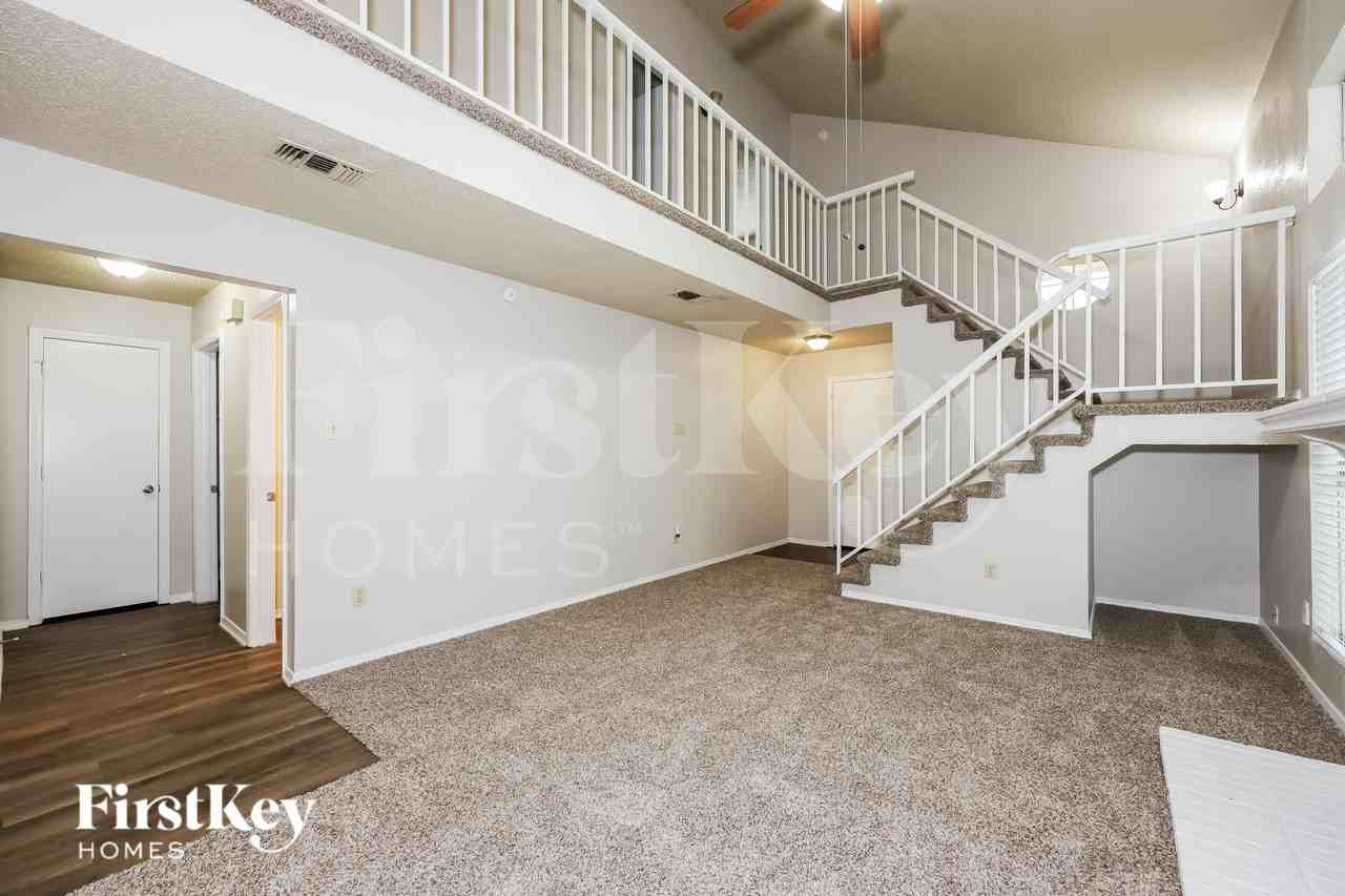 208 Spanish Moss Drive - Photo 3 of 16