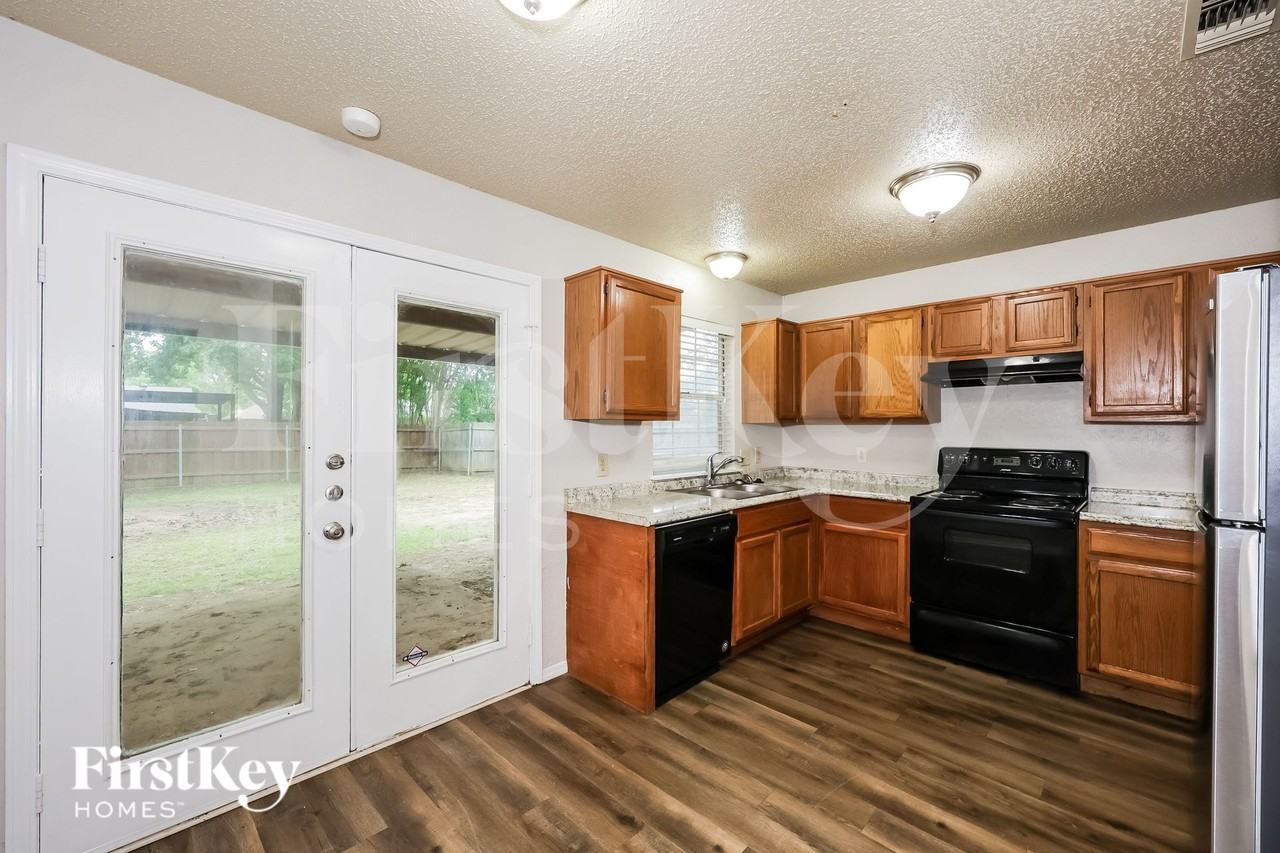 208 Spanish Moss Drive - Photo 5 of 16