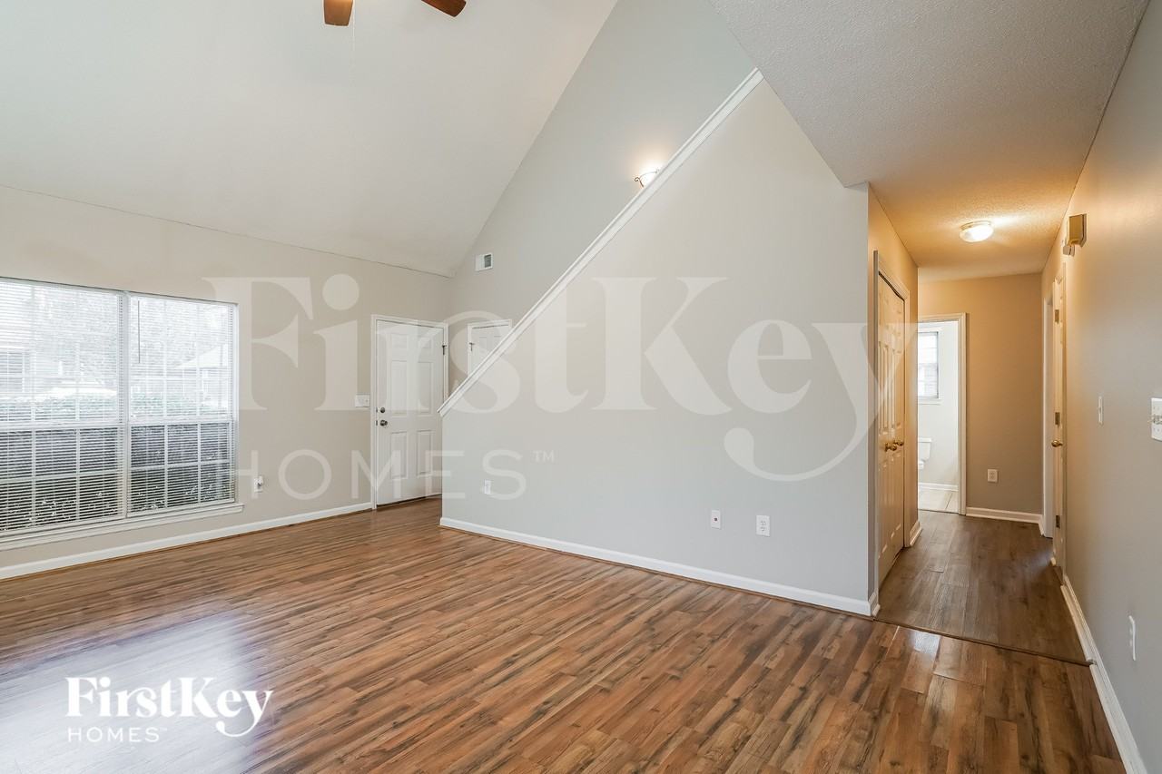 152 Laurel Woods Drive - Photo 4 of 19