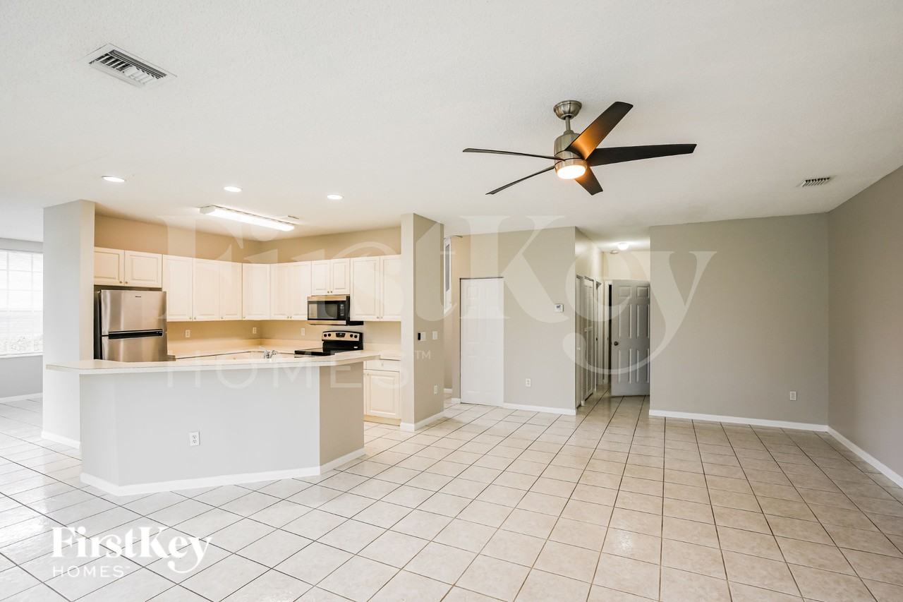 1436 Hollywood Boulevard - Photo 7 of 16