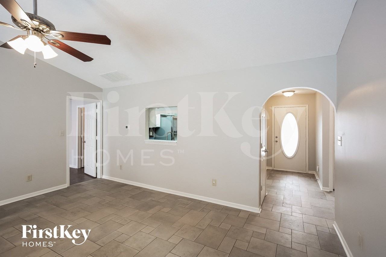 13256 Summerwood Ln - Photo 3 of 15