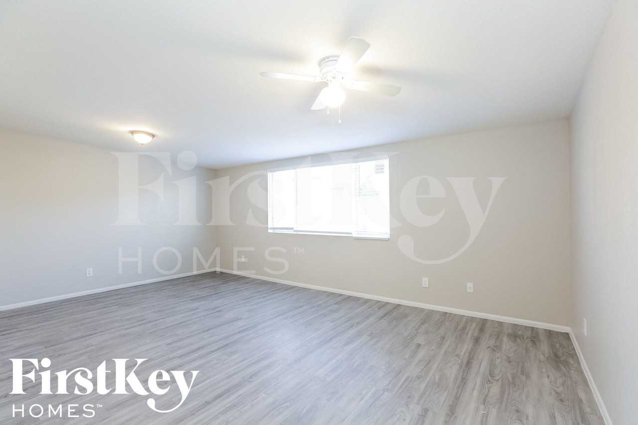 12028 North 30th Drive - Photo 4 of 15