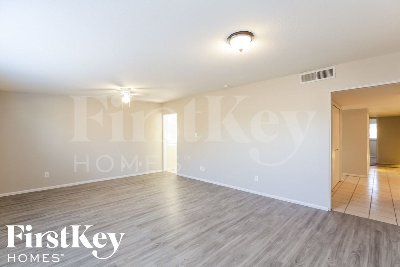 12028 North 30th Drive - Photo 5 of 15