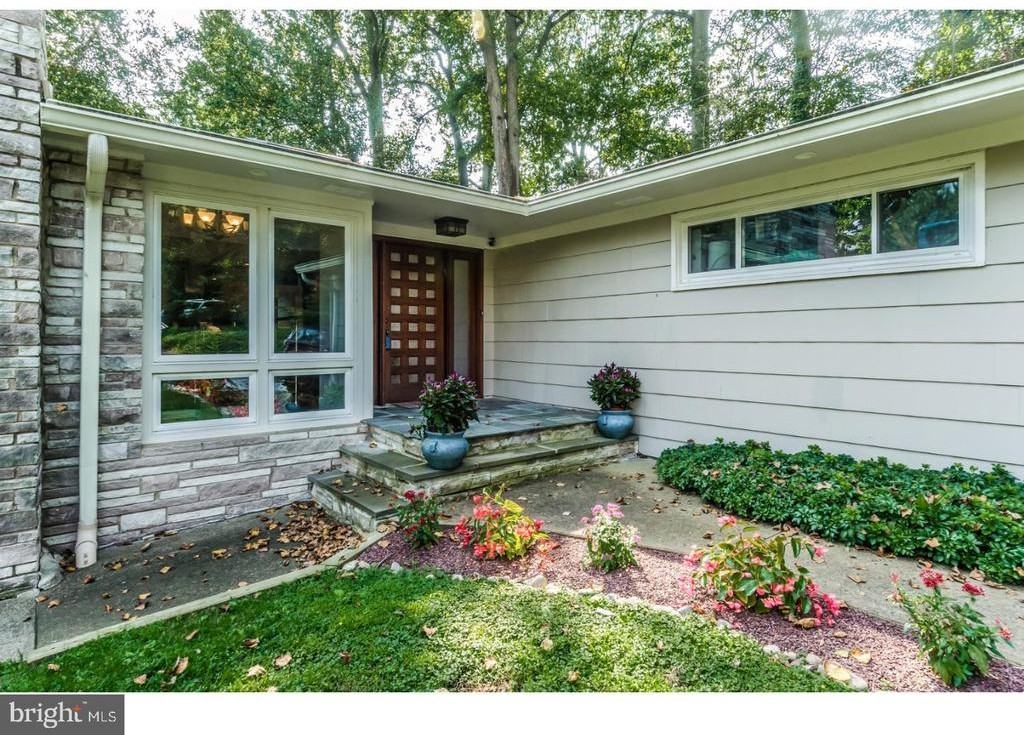 100 Tudor Lane - Photo 2 of 24